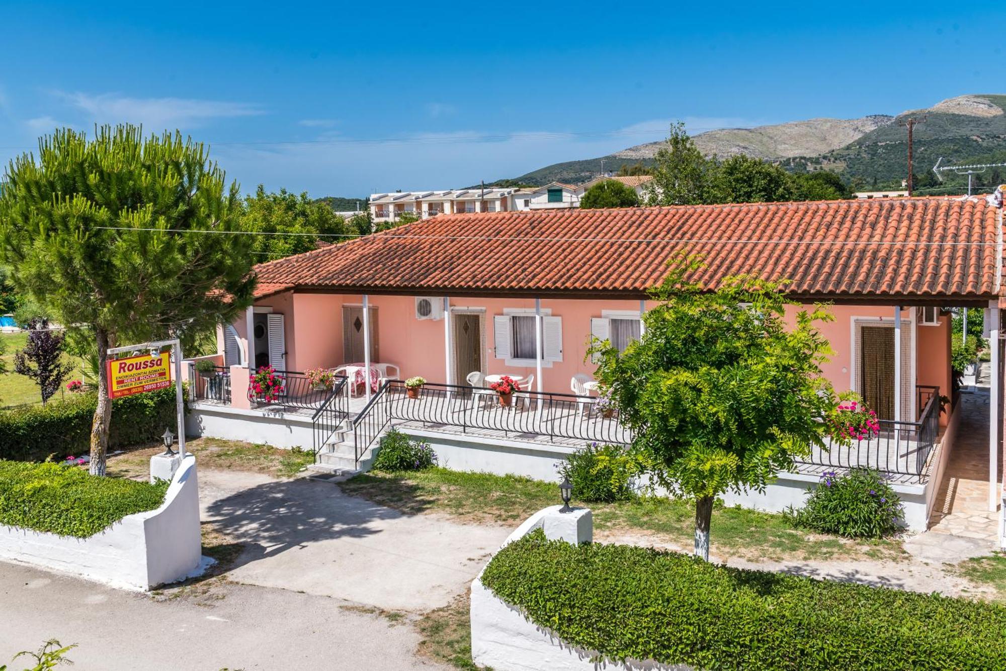 Roussa'S Apartments Лаганас Экстерьер фото